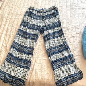 American Eagle Blue paisley patterned, lightweight boho pants